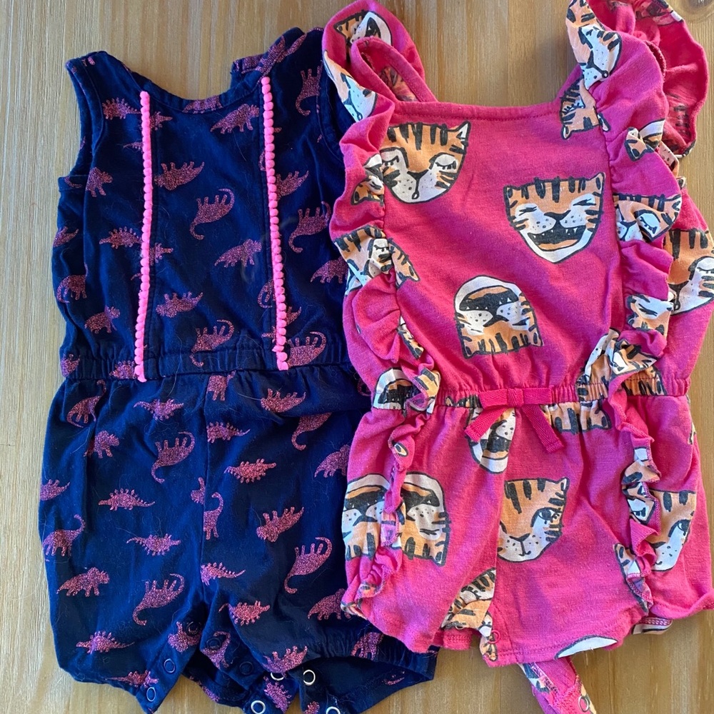 💚 3/$25 Cat & Jack 12 month rompers tiger & dinos